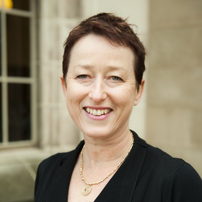 portrait photo of Lisa Gibbs