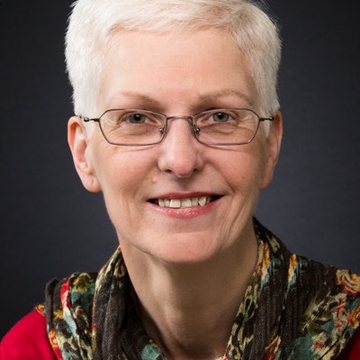 portrait photo of Linda Main