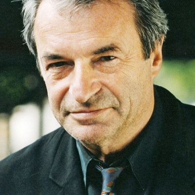 portrait photo of Olivier Rolin