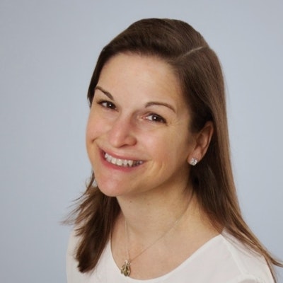 portrait photo of Sarah Dessen