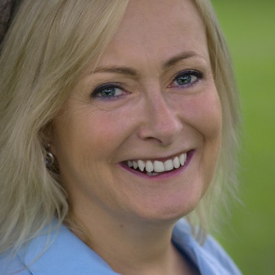 portrait photo of Kathryn Fox