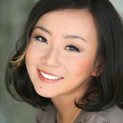 portrait photo of Marie Lu