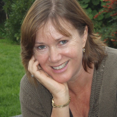 portrait photo of Carolyn Weston