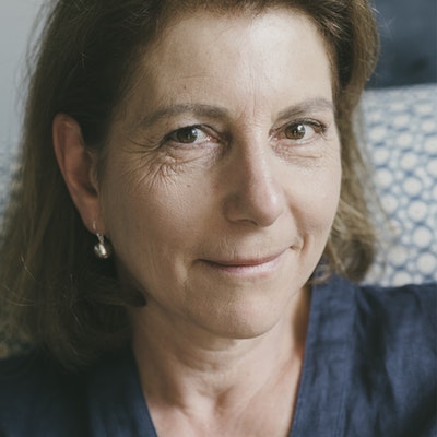 portrait photo of Caroline Elton