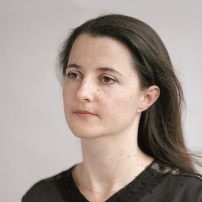 portrait photo of Julia Leigh