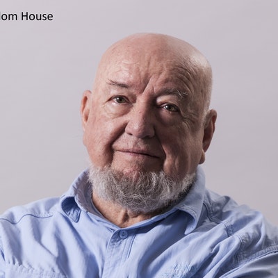 portrait photo of Tom Keneally