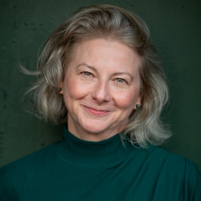 portrait photo of Toni Jordan