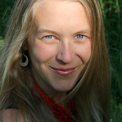 portrait photo of Leigh Ann Henion