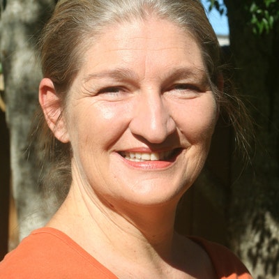 portrait photo of Sara Weeks