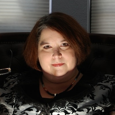 portrait photo of Rachel Caine