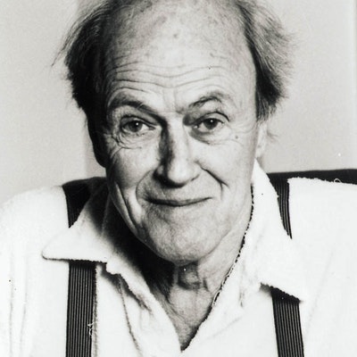 portrait photo of Roald Dahl