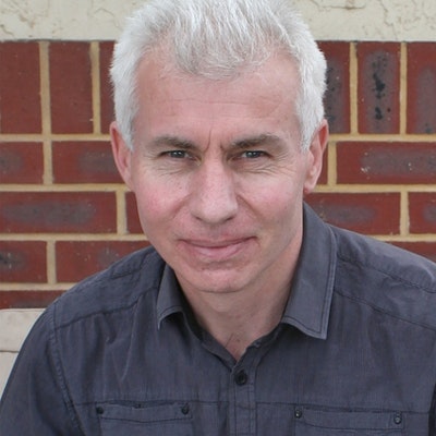 portrait photo of Mark Pardoe