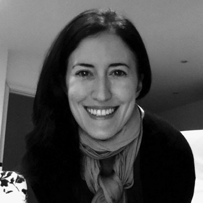 portrait photo of Fiona Roberton