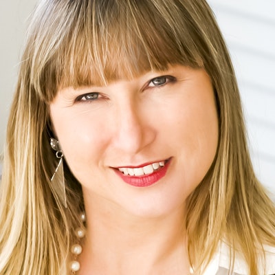 portrait photo of Jennifer St George