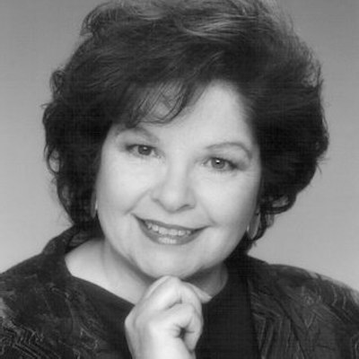 portrait photo of Nina Bangs