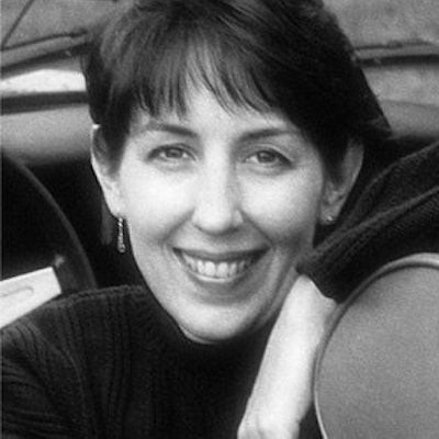 portrait photo of Lynn Kurland