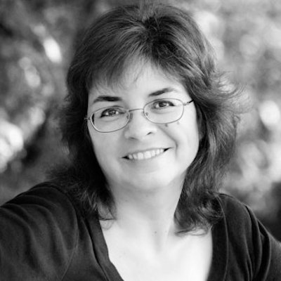 portrait photo of Leslie Budewitz