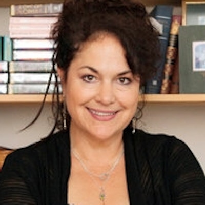 portrait photo of Juliet Blackwell